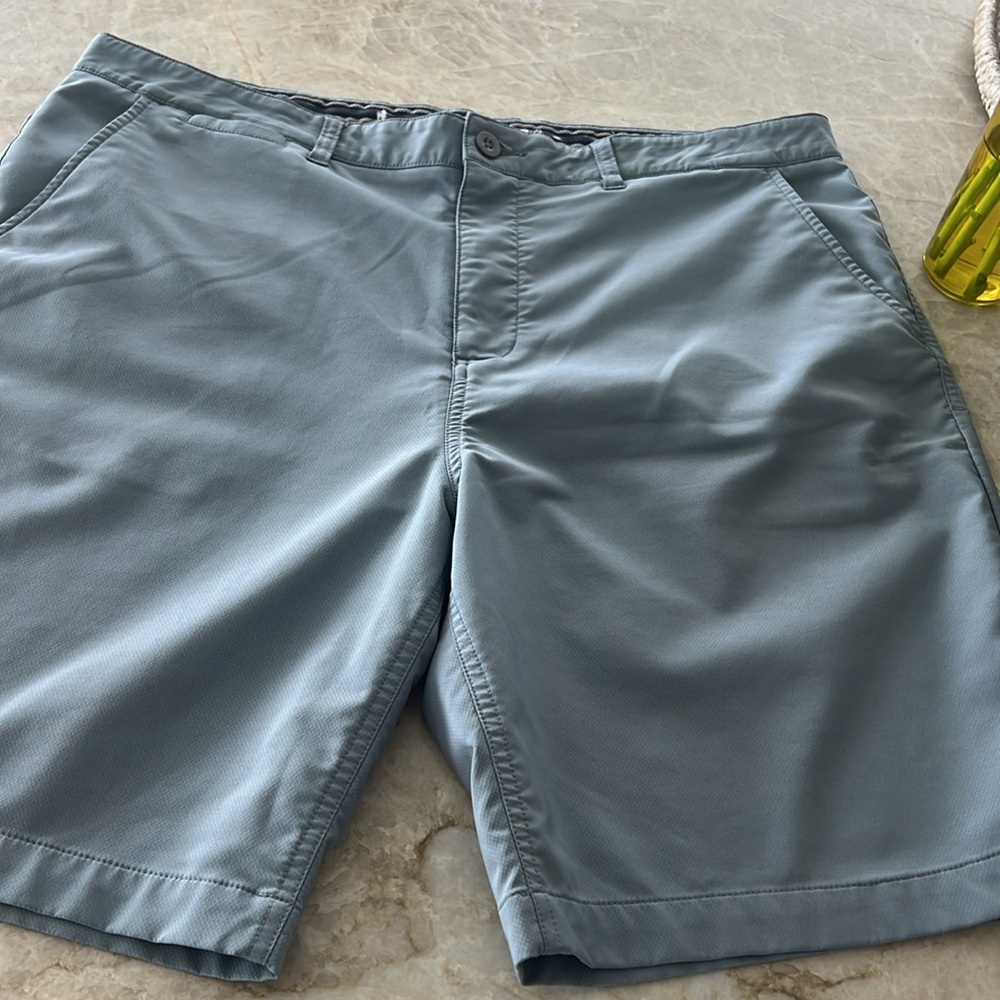 Johnnie-O Shorts Textured Gray Flat Front Shorts Casual Style Men's Size 38 9"